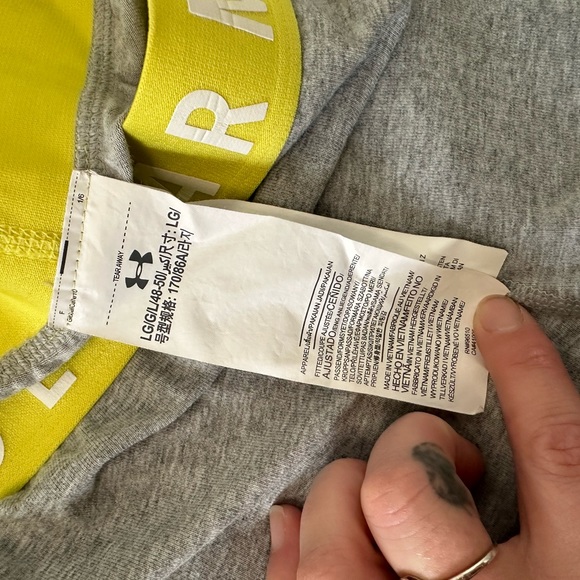 Under Armour Capri Style Grey Workout Leggings With Yellow Wasteband Large - Picture 8 of 8